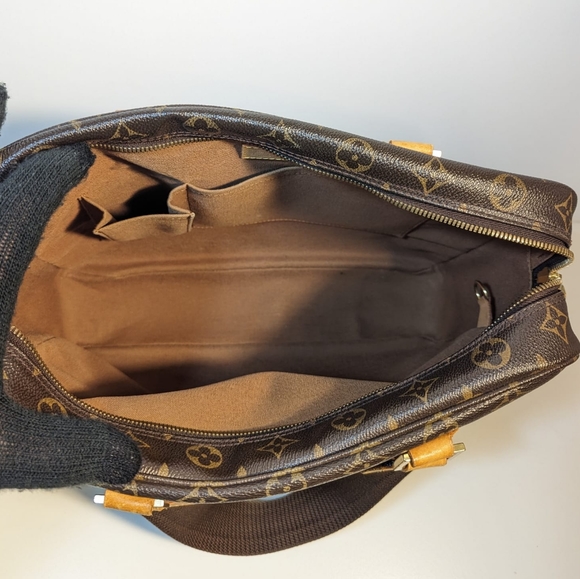 Authentic Louis Vuitton Sac Bosphore monogram Business Bag - Picture 11 of 13